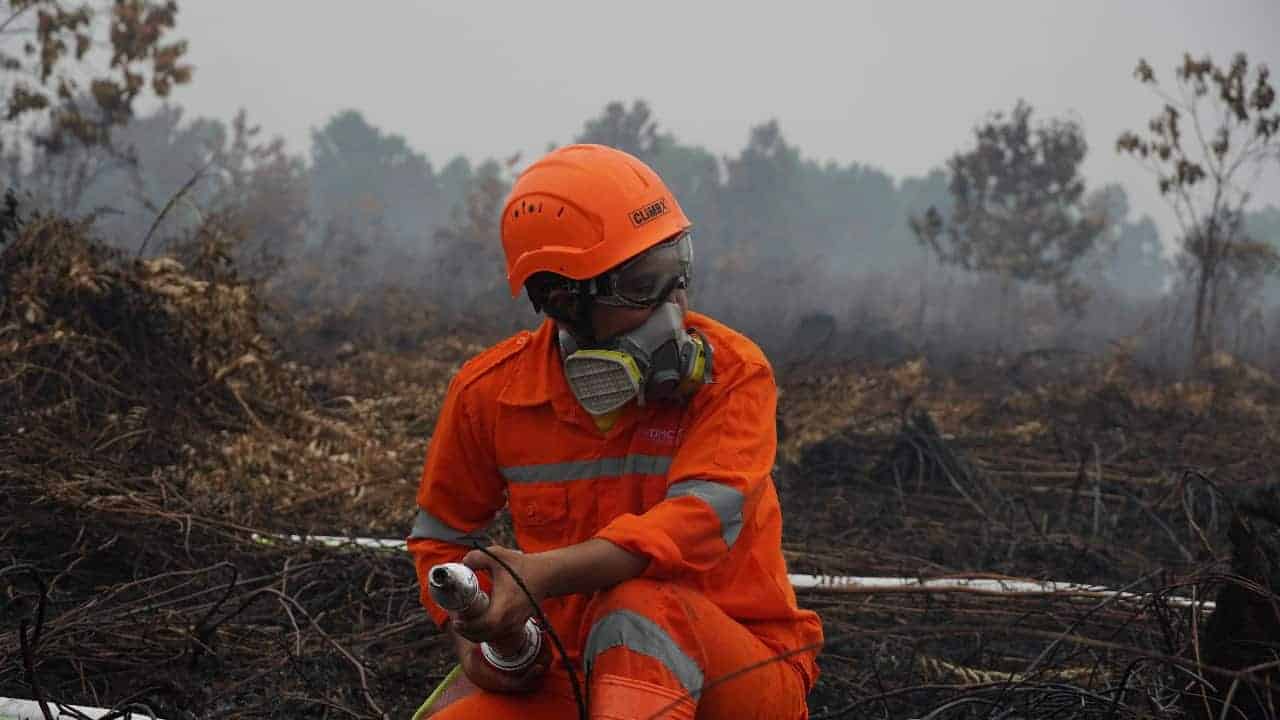 relawanpemadamapipontianakrendyakbar dompet dhuafa Relawan Pemadam Api Pontianak Rendy Akbar