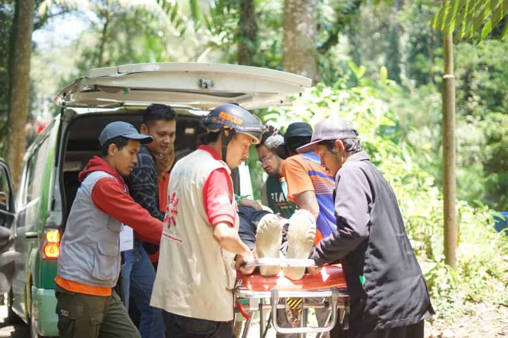 volunteer camp 2 dompet dhuafa LKC Dompet Dhuafa Jateng menggelar Volunteer Camp di Wana Wisata Baturraden, Banyumas.