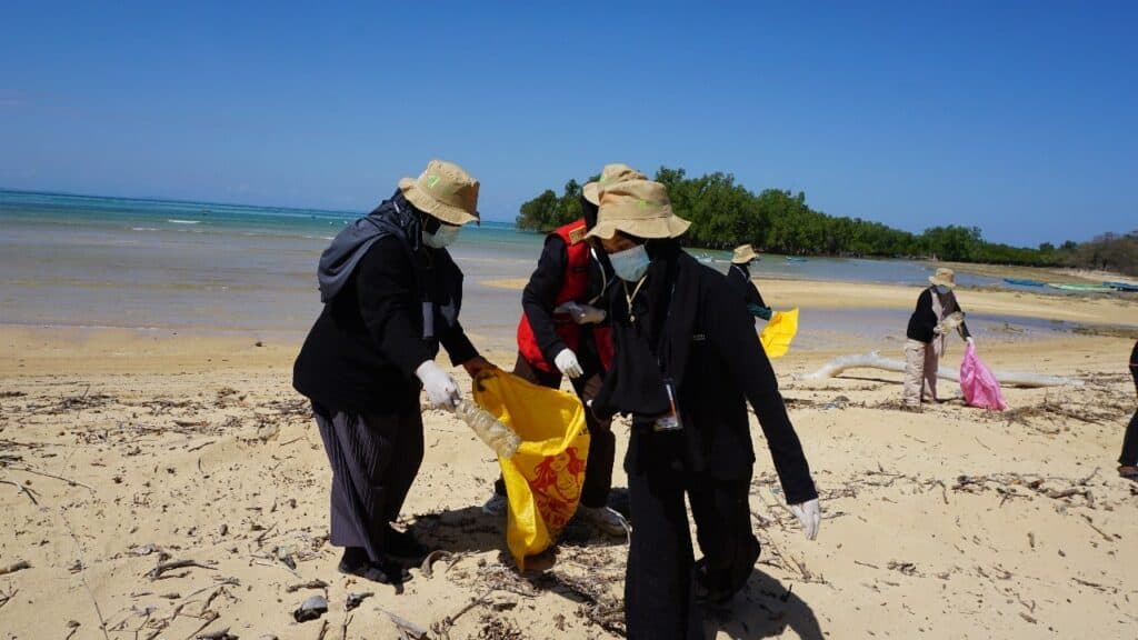 Aksi Kepung Sampah di Kupang, NTT