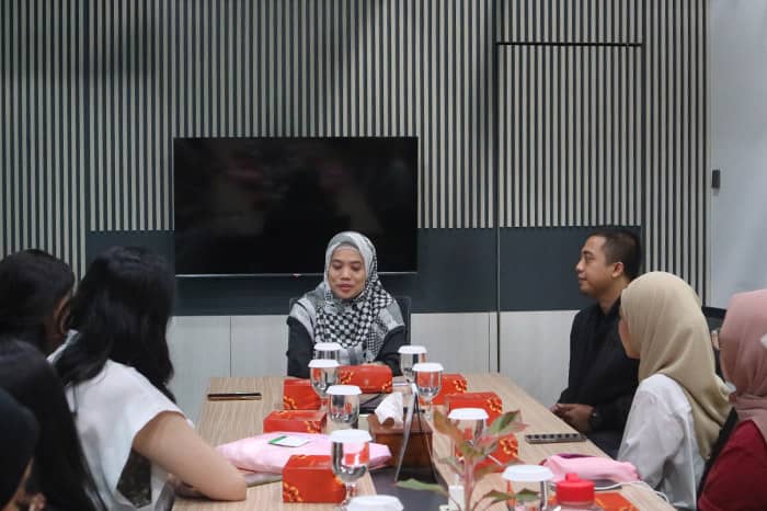 Deca Group menyalurkan donasi untuk Palestina melalui Dompet Dhuafa
