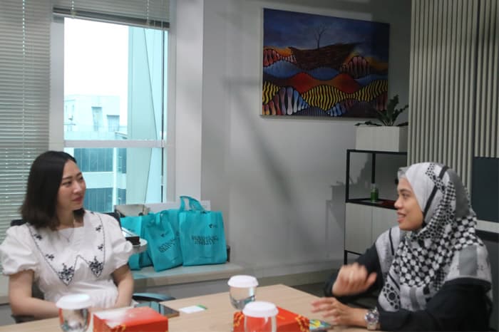Deca Group menyalurkan donasi untuk Palestina melalui Dompet Dhuafa