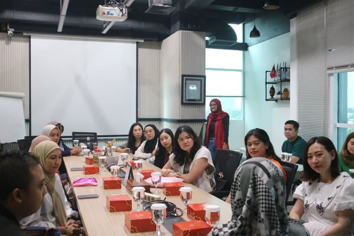 Deca Group menyalurkan donasi untuk Palestina melalui Dompet Dhuafa