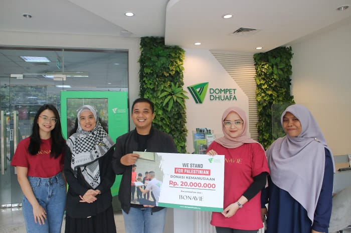 Deca Group menyalurkan donasi untuk Palestina melalui Dompet Dhuafa