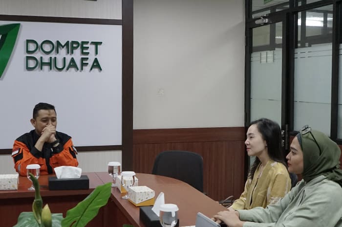 Jims Honey Serahkan Donasi untuk Palestina