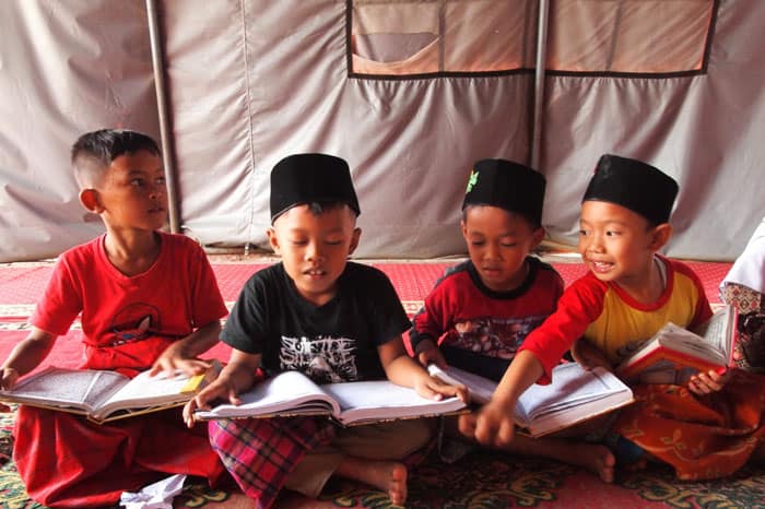 pasca gempa cianjur4 dompet dhuafa Ustazah Hamidah tetap mengajar di tengah duka Gempa Cianjur