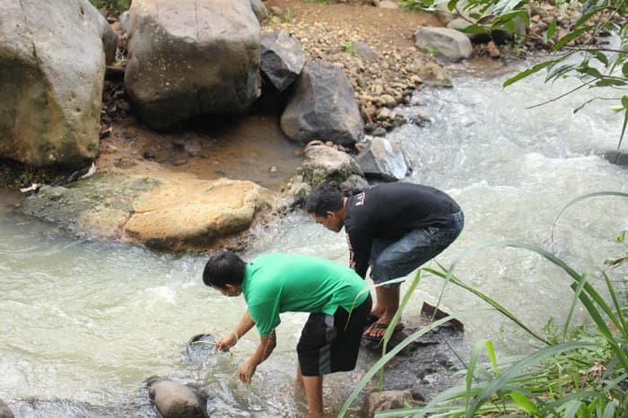 penyaluran air bersih di cigudeg3 dompet dhuafa Beramaljariyah dan Kapitalboost salurkan 40.000 liter air bersih melalui Dompet Dhuafa