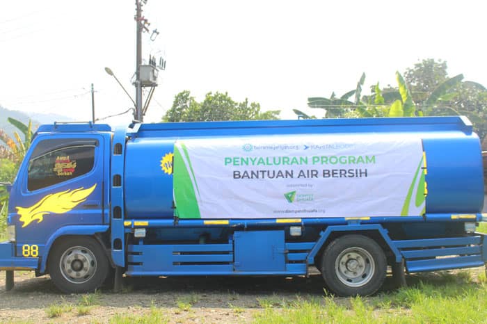 penyaluran air bersih di cigudeg6 dompet dhuafa Beramaljariyah dan Kapitalboost salurkan 40.000 liter air bersih melalui Dompet Dhuafa