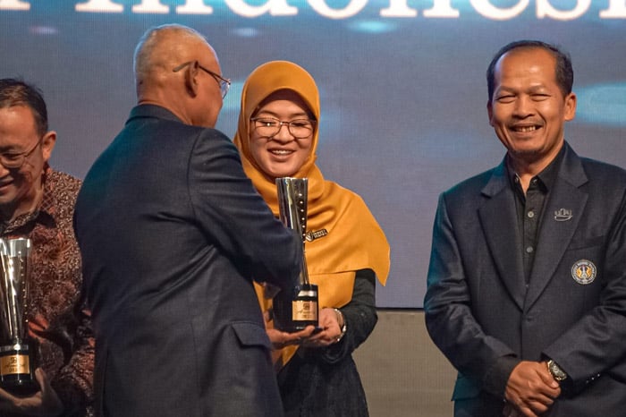 LPI Dompet Dhuafa Raih Trofi Perak Anugerah SNI Award 2023