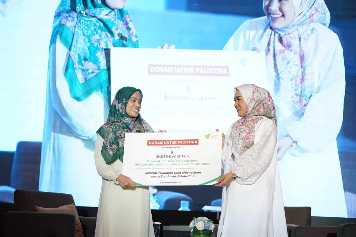 buttonscarves serahkan 100 hasil penjualan 6 dompet dhuafa Buttonscarves serahkan donasi untuk Palestina melalui Dompet Dhuafa