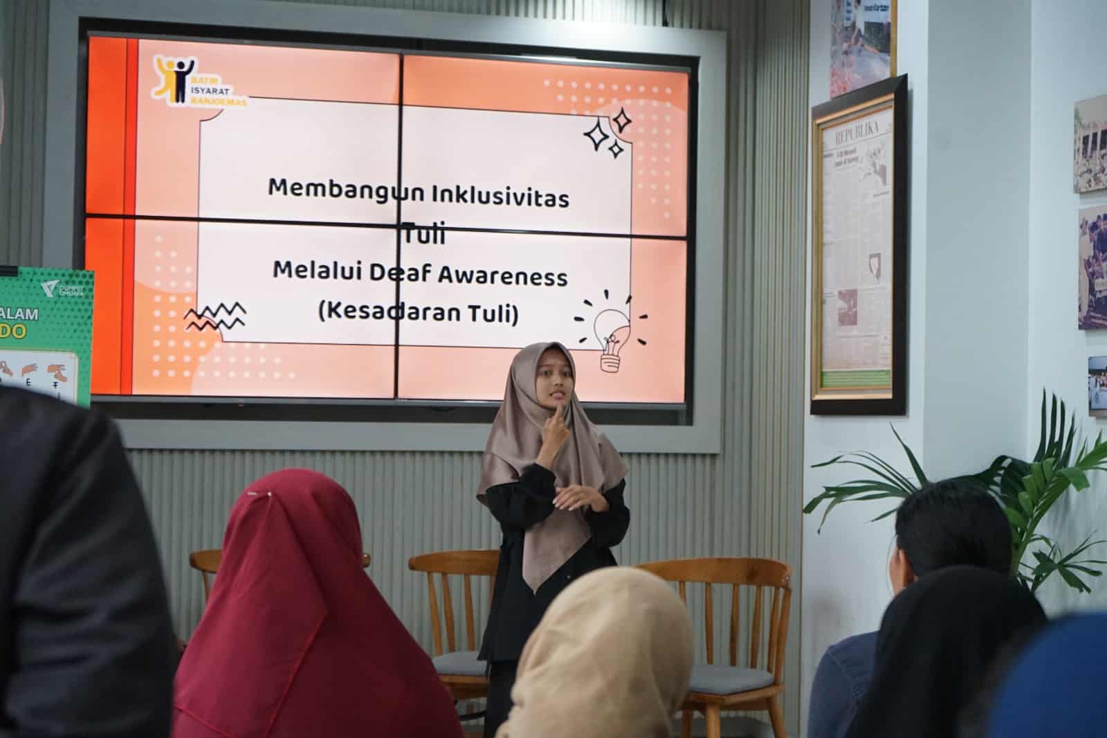 Lokakarya Bahasa Isyarat di Philanthropy Building.