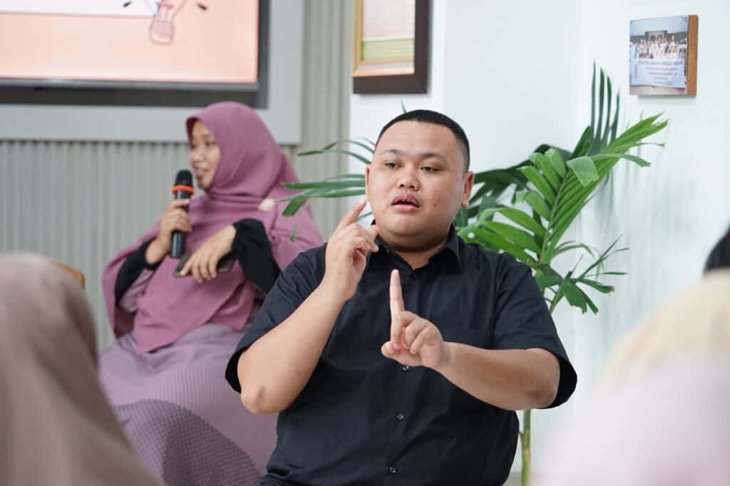 Lokakarya Bahasa Isyarat di Philanthropy Building.