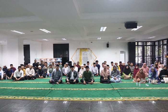 apresiasi untuk ustaz ade1 dompet dhuafa Apresiasi untuk Ustaz Ade, guru ngaji