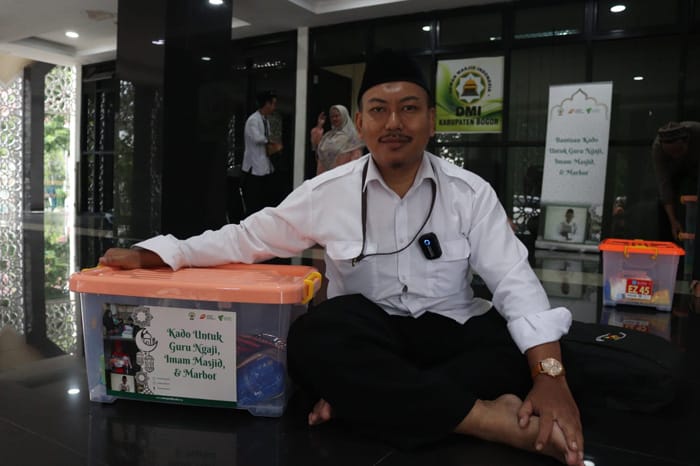 apresiasi untuk ustaz ade3 dompet dhuafa Apresiasi untuk Ustaz Ade, guru ngaji