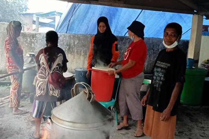 dapur umum erupsi gunung lewotobi2 dompet dhuafa Dapur Umum Dompet Dhuafa di kamp pengungsian Erupsi Gunung Lewotobi Laki-Laki