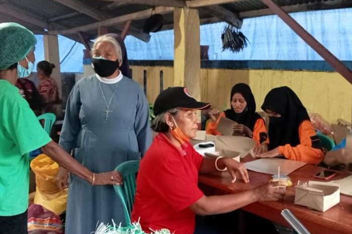 dapur umum erupsi gunung lewotobi3 dompet dhuafa Dapur Umum Dompet Dhuafa di kamp pengungsian Erupsi Gunung Lewotobi Laki-Laki
