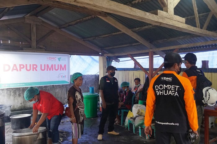 dapur umum erupsi gunung lewotobi4 dompet dhuafa