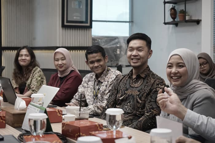 Maybank Indonesia salurkan dana kebijakan melalui Dompet Dhuafa