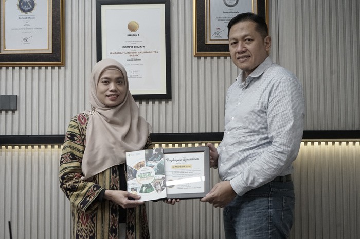 Maybank Indonesia salurkan dana kebijakan melalui Dompet Dhuafa