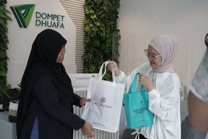 mukena siti khadija campaign we stand for palestinian1 dompet dhuafa Mukena Siti Khadija Campaign We Stand for Palestine