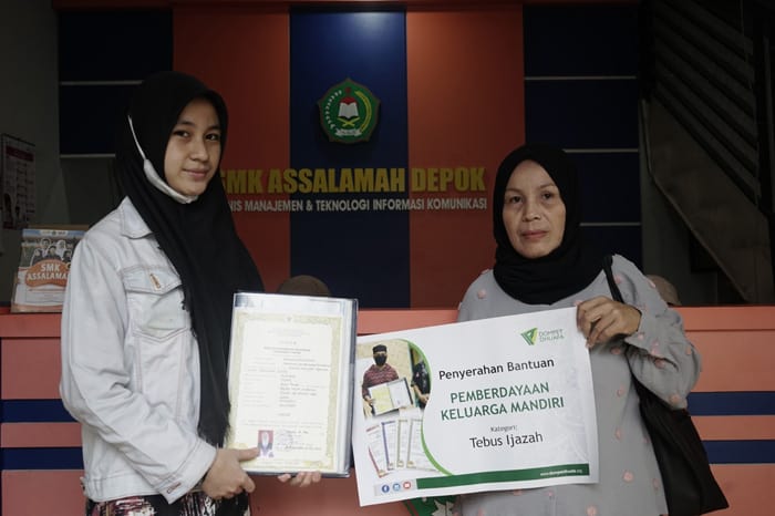 tebus ijazah1 dompet dhuafa Program tebus ijazah jadi pembuka masa depan Elsa