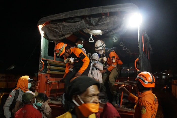 respons gunung lewotobi lakilaki2 dompet dhuafa respons kebencanaan atas erupsi Gunung Lewotobi Laki-Laki di NTT