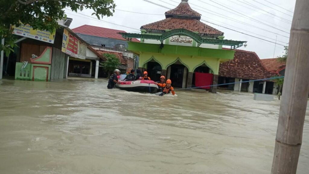 banjir demak 8 dompet dhuafa Tim Dompet Dhuafa respons cepat bencana Banjir Demak