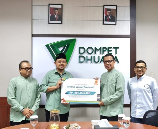 PT Wasila Nusantara serahkan surplus wakaf kepada Dompet Dhuafa
