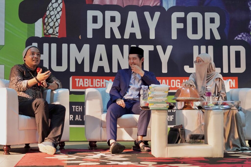 Hadiah Cinta untuk Palestina dalam acara Pray for Humanity Jilid 4