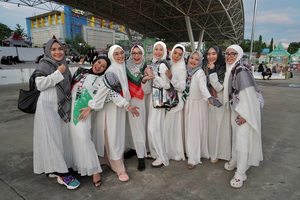 Hadiah Cinta untuk Palestina dalam acara Pray for Humanity Jilid 4