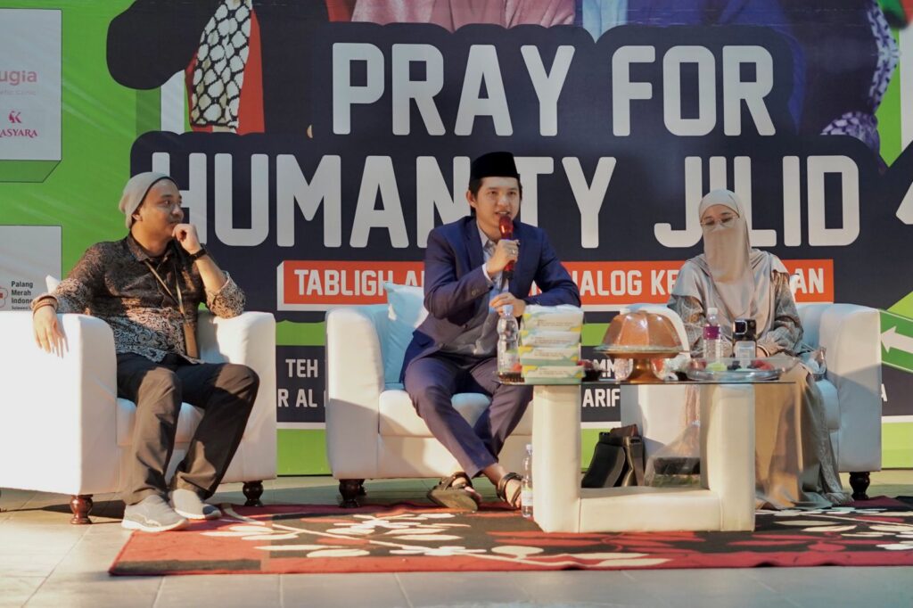 Hadiah Cinta untuk Palestina dalam acara Pray for Humanity Jilid 4