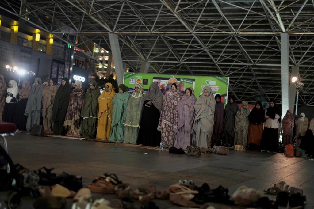 Pray for Humanity Jilid 4