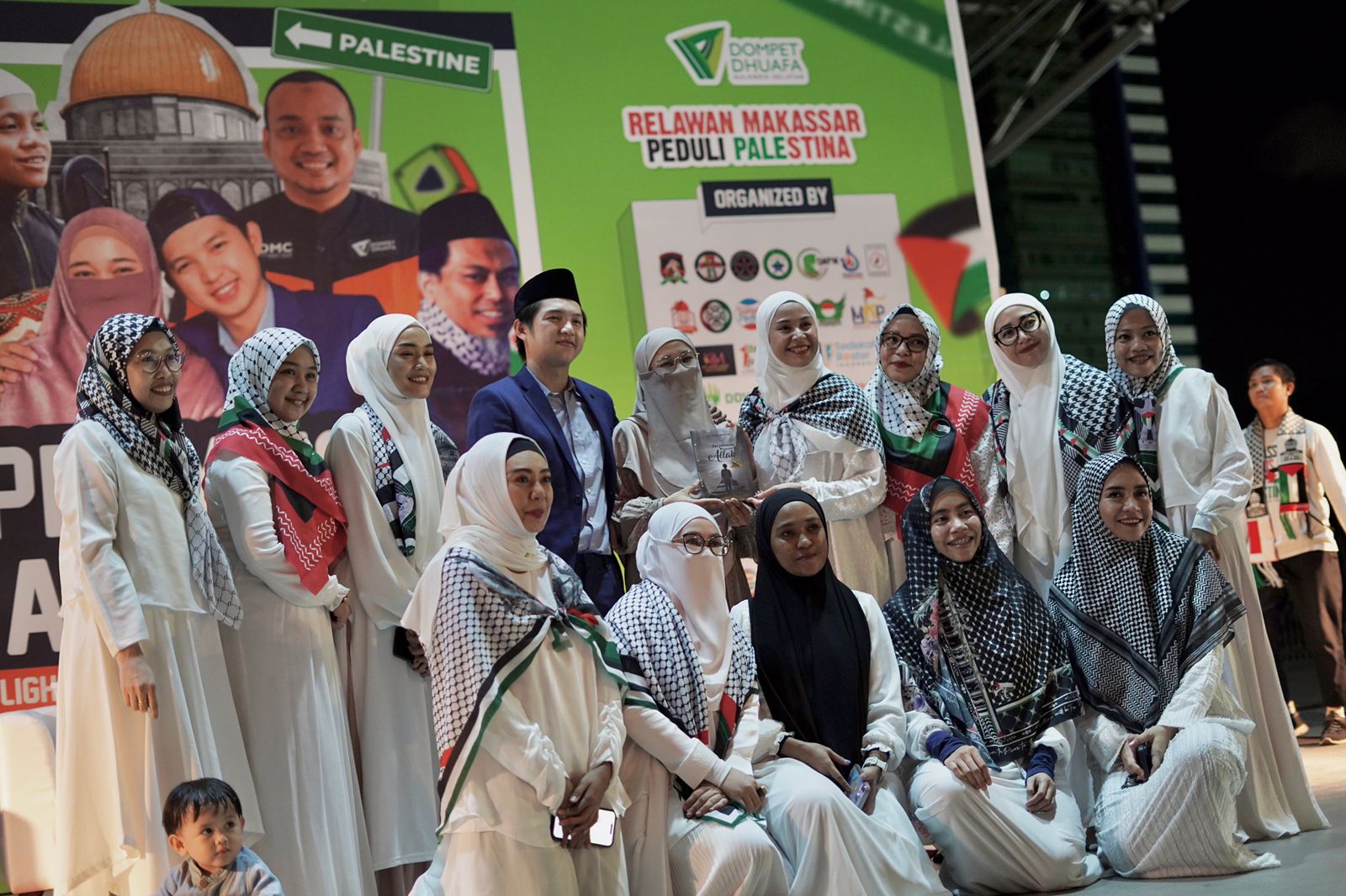 Hadiah Cinta untuk Palestina dalam acara Pray for Humanity Jilid 4