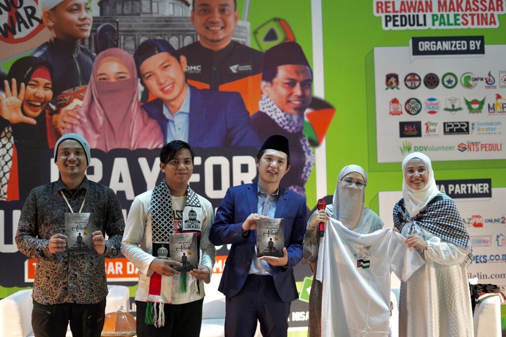 Hadiah Cinta untuk Palestina dalam acara Pray for Humanity Jilid 4