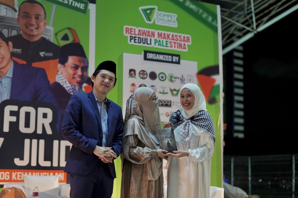 Hadiah Cinta untuk Palestina dalam acara Pray for Humanity Jilid 4