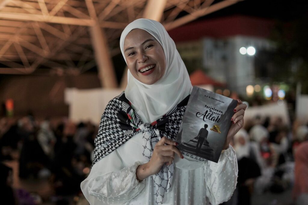 Hadiah Cinta untuk Palestina dalam acara Pray for Humanity Jilid 4