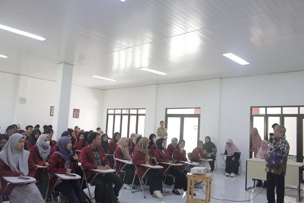 Yudi Latif isi kuliah umum di STIM Budi Bakti