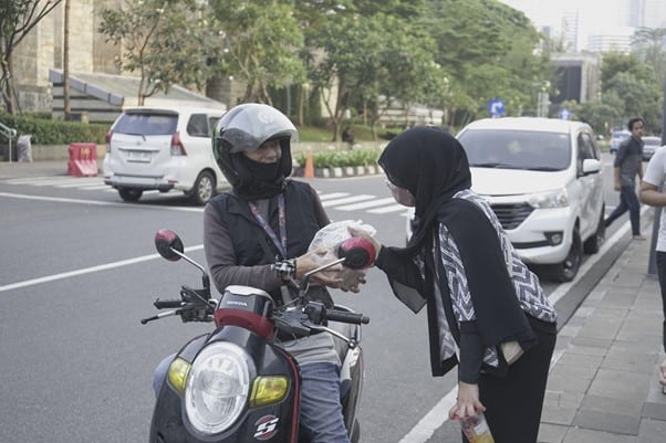 army indonesia5 dompet dhuafa ARMY Indonesia berbagi takjil
