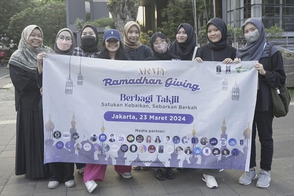 army indonesia6 dompet dhuafa ARMY Indonesia berbagi takjil
