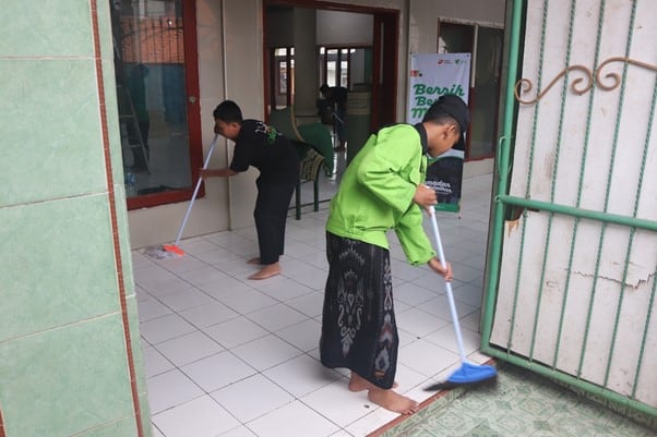 aksi bersih masjid2 dompet dhuafa Aksi Bersih-Bersih Masjid