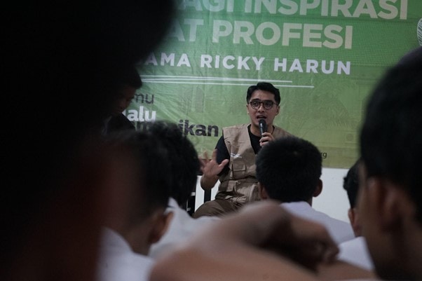 Ricky Harun Berbagi Inspirasi Lewat Profesi