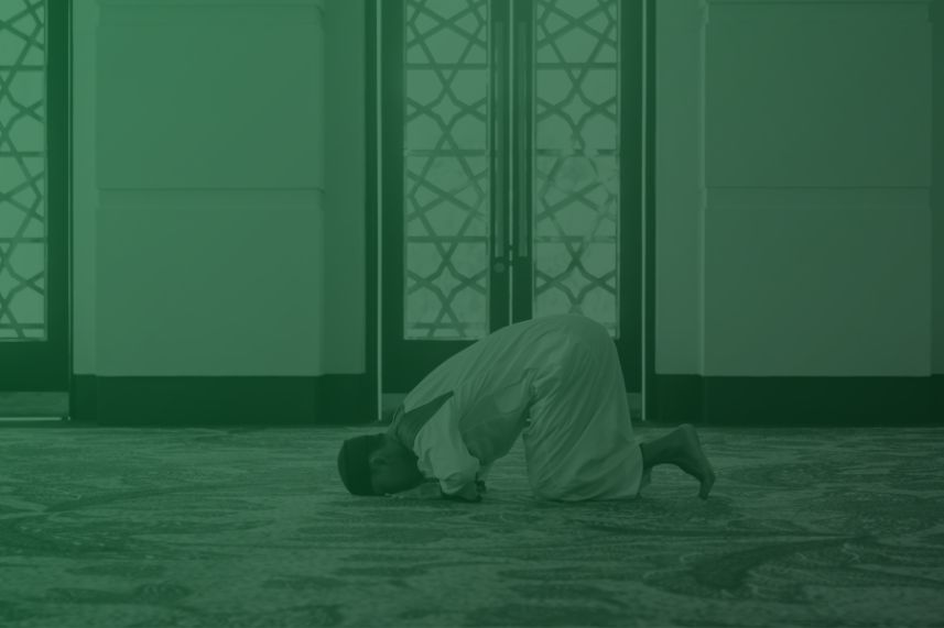 cover web blog dompet dhuafa Orang sedang bersujud dengan sungguh-sungguh dalam shalatnya setelah mengetahui keutamaan shalat dhuha