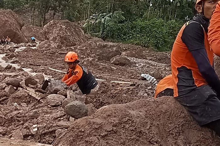 banjir dan longsor di pesisir selatan2 dompet dhuafa Banjir dan longsor Pesisir Selatan, Dompet Dhuafa gelar operasi pencarian