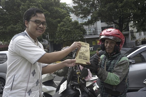 berbagi takjil2 dompet dhuafa Dompet Dhuafa berbagi takjil di hari Jumat bulan Ramadan 1445 H