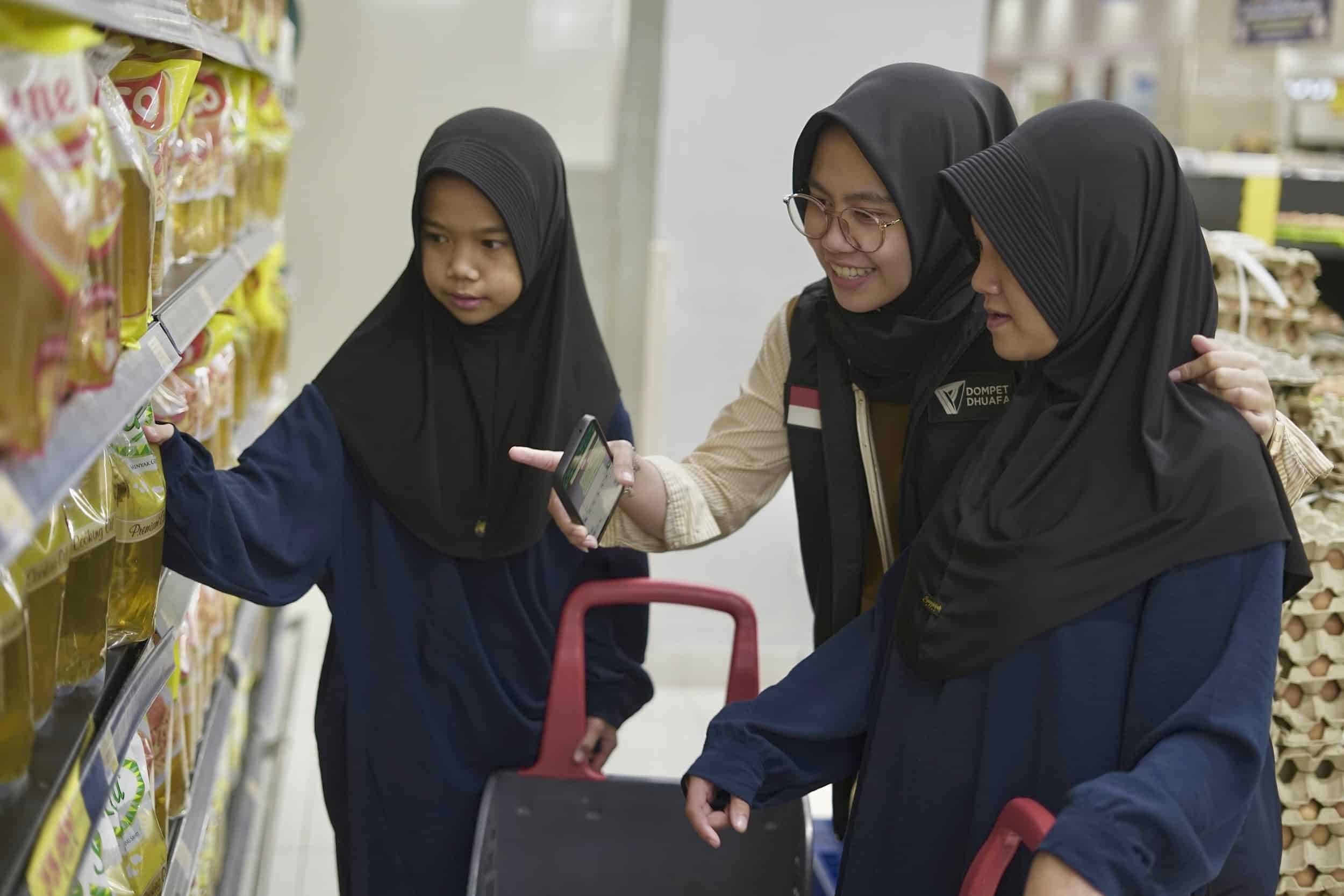 belanja bareng yatim bersama lulu hypermart1 dompet dhuafa Belanja Bareng Yatim bersama LuLu Hypermart
