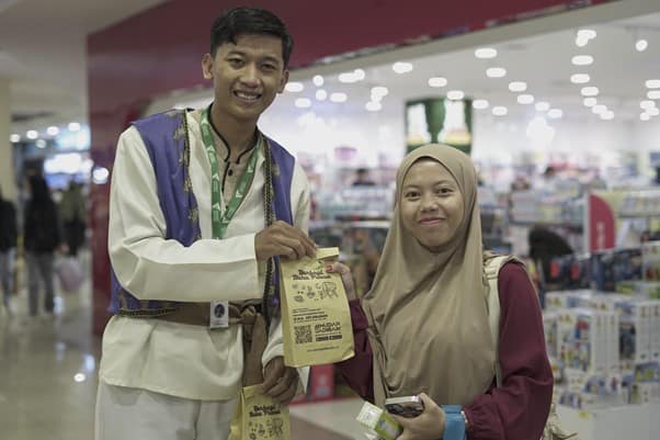 berbagi takjil di botani square4 dompet dhuafa Berbagi Takjil di Botani Square