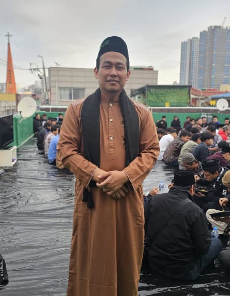 dai ambassador dompet dhuafa rayakan idulfitri di korea selatan 1 dompet dhuafa Dai Ambassador Dompet Dhuafa Rayakan Idulfitri di Korea Selatan