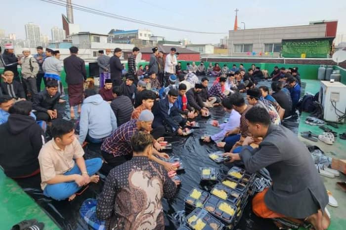 dai ambassador dompet dhuafa rayakan idulfitri di korea selatan 2 dompet dhuafa Dai Ambassador Dompet Dhuafa Rayakan Idulfitri di Korea Selatan