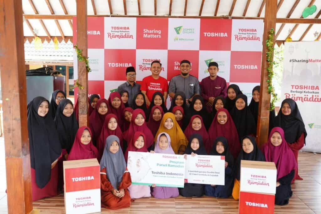 Dompet Dhuafa dan Toshiba bahagiakan anak yatim piatu dhuafa