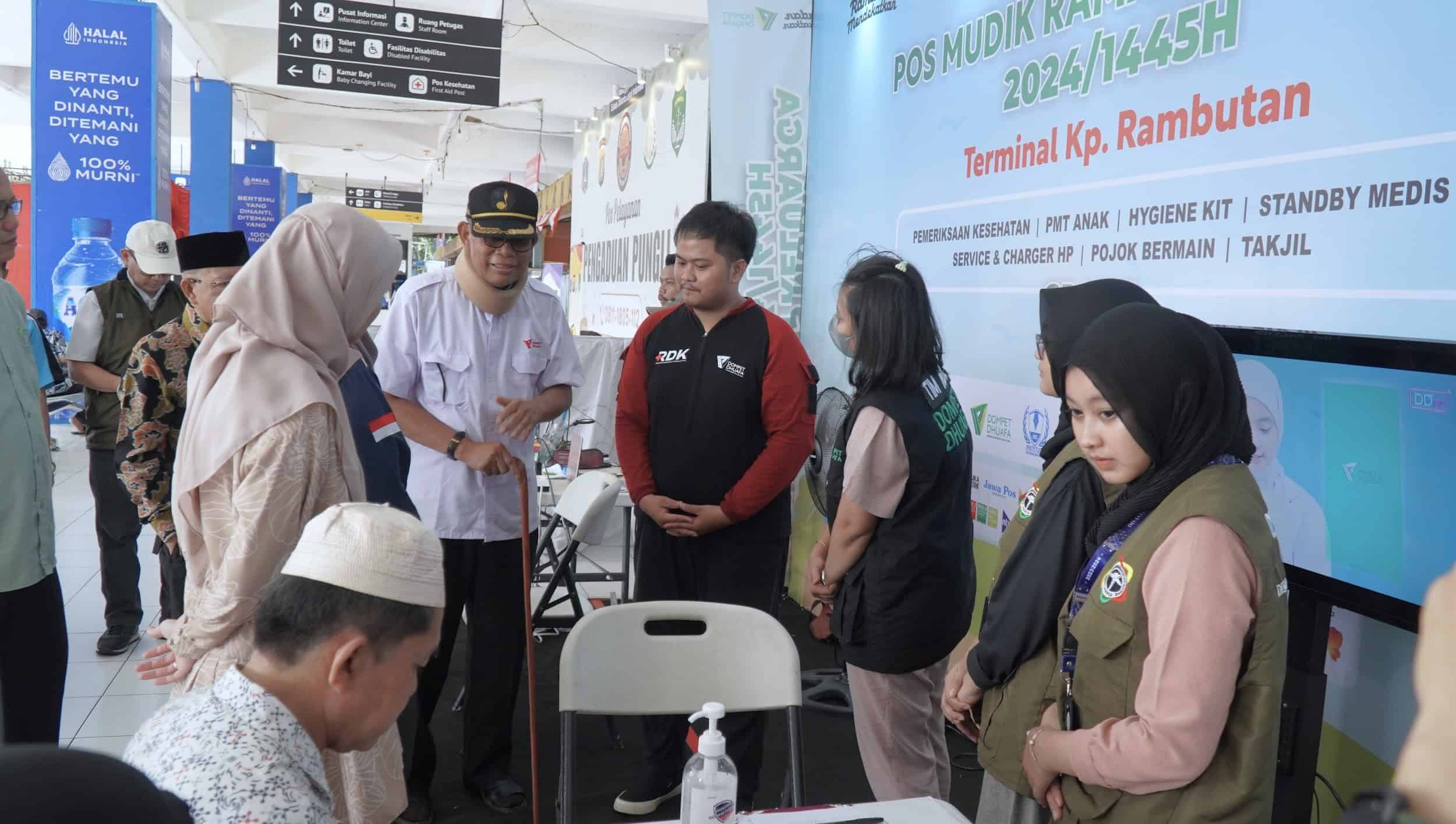 Kunjungan Parni Hadi ke Pos Mudik Kampung Rambutan