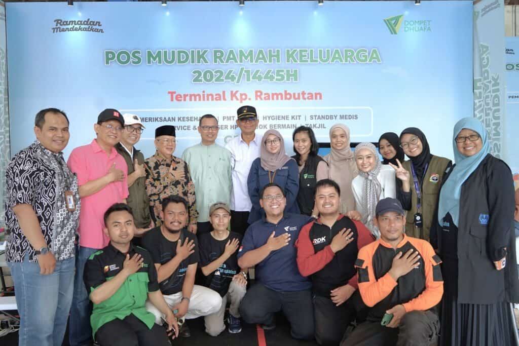 Kunjungan Parni Hadi ke Pos Mudik Kampung Rambutan